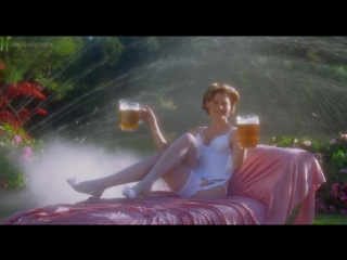 julie bowen in happy gilmore (1996, dennis dugan) hd 1080p - naked? linen, legs small tits big ass mature