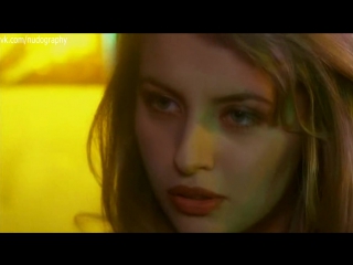 drinking, partying - ekaterina arkharova (kopnina) in the film night youth (ragazzi della notte, 1995, jerry kala)